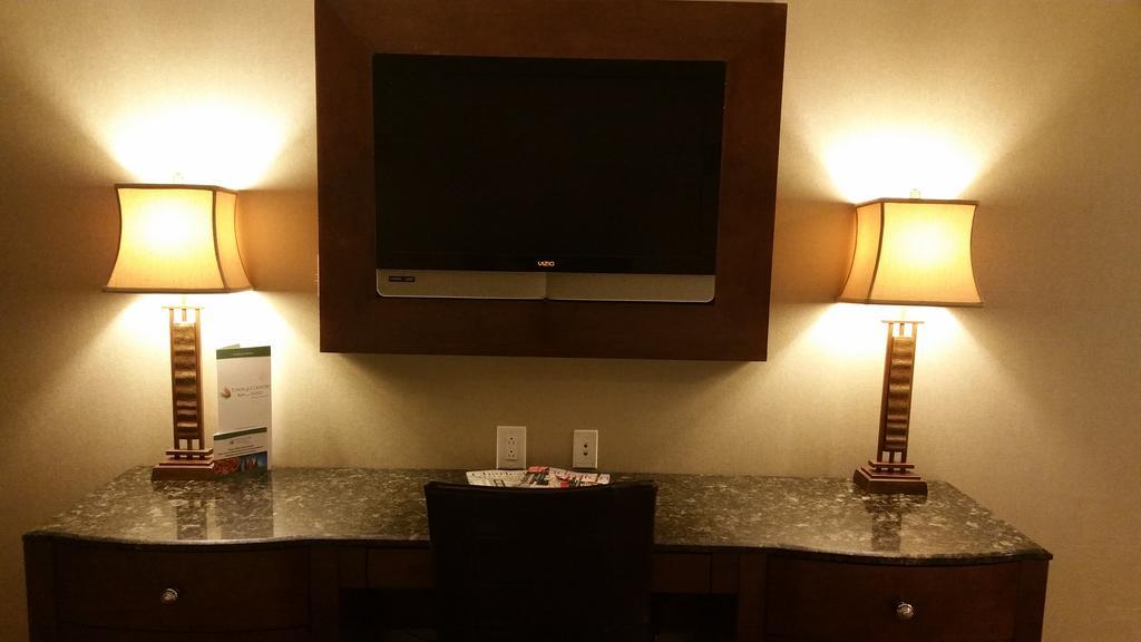 Town & Country Inn And Suites Чарлстон Екстер'єр фото