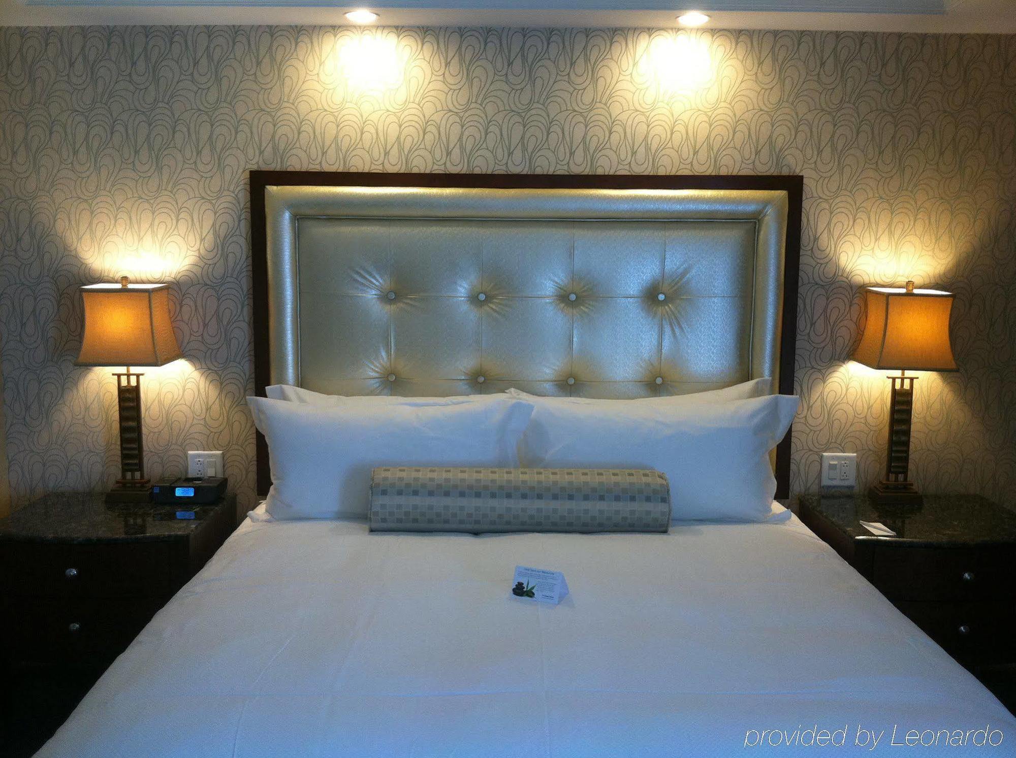 Town & Country Inn And Suites Чарлстон Номер фото