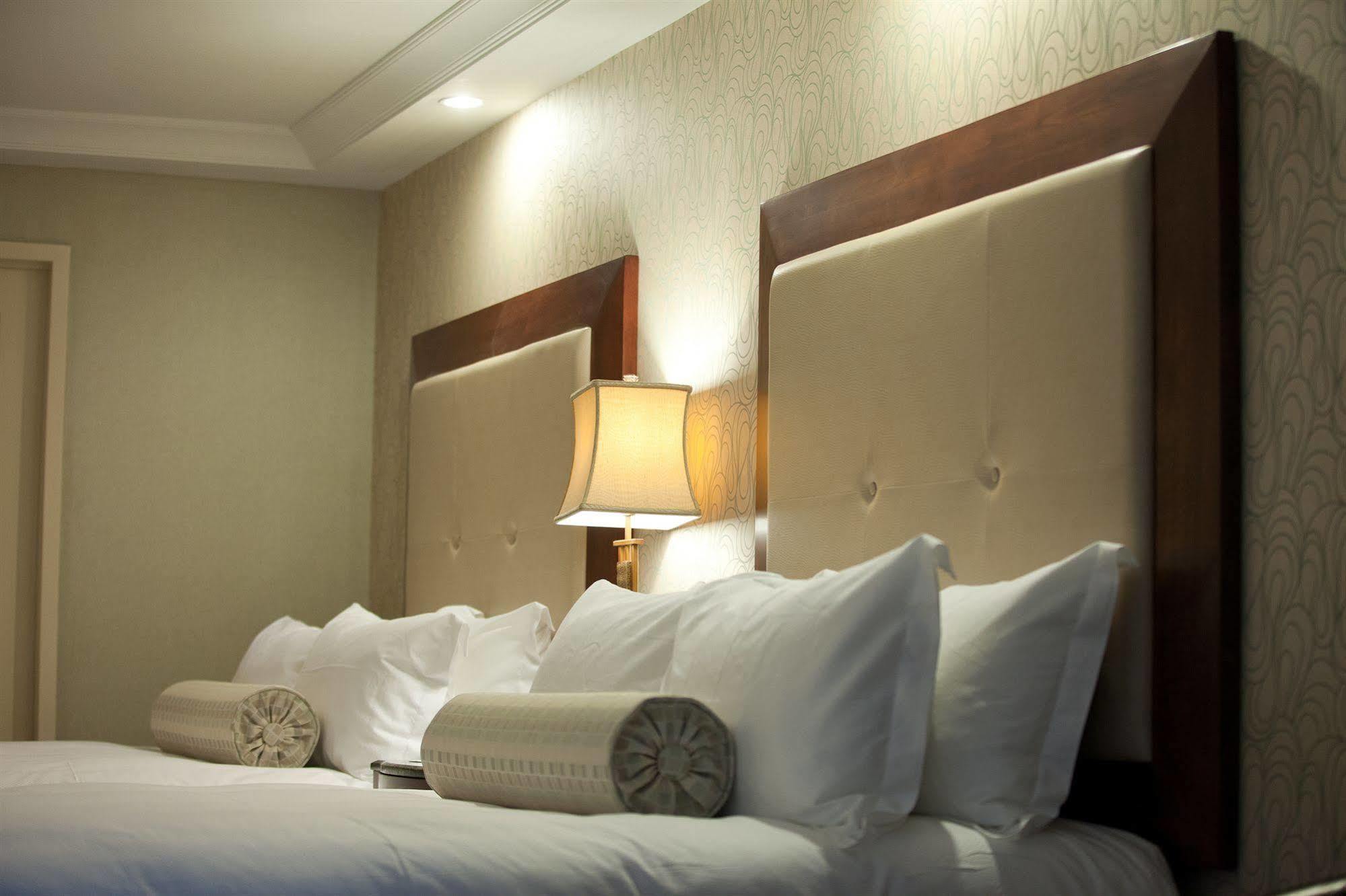 Town & Country Inn And Suites Чарлстон Екстер'єр фото
