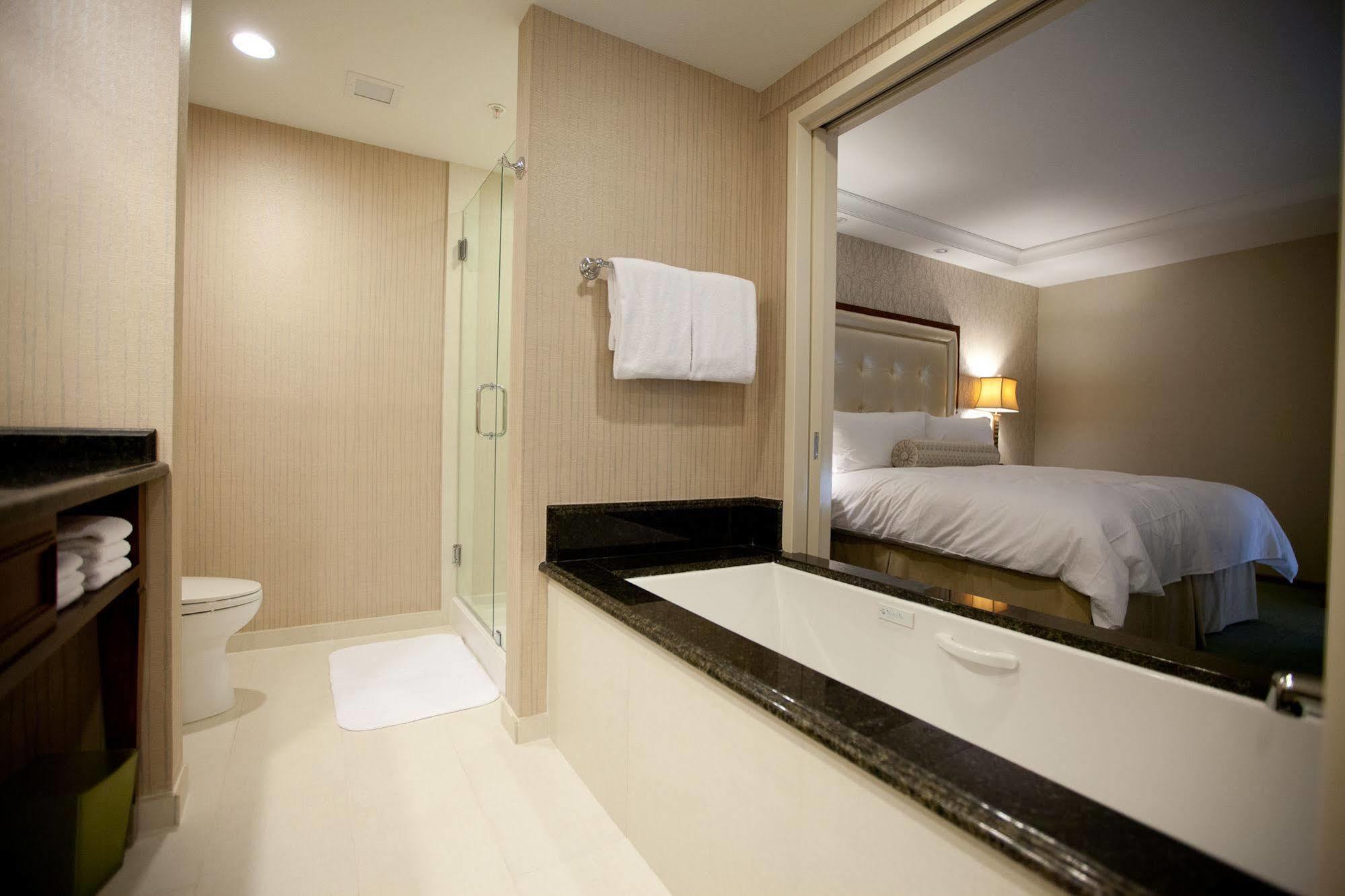 Town & Country Inn And Suites Чарлстон Екстер'єр фото