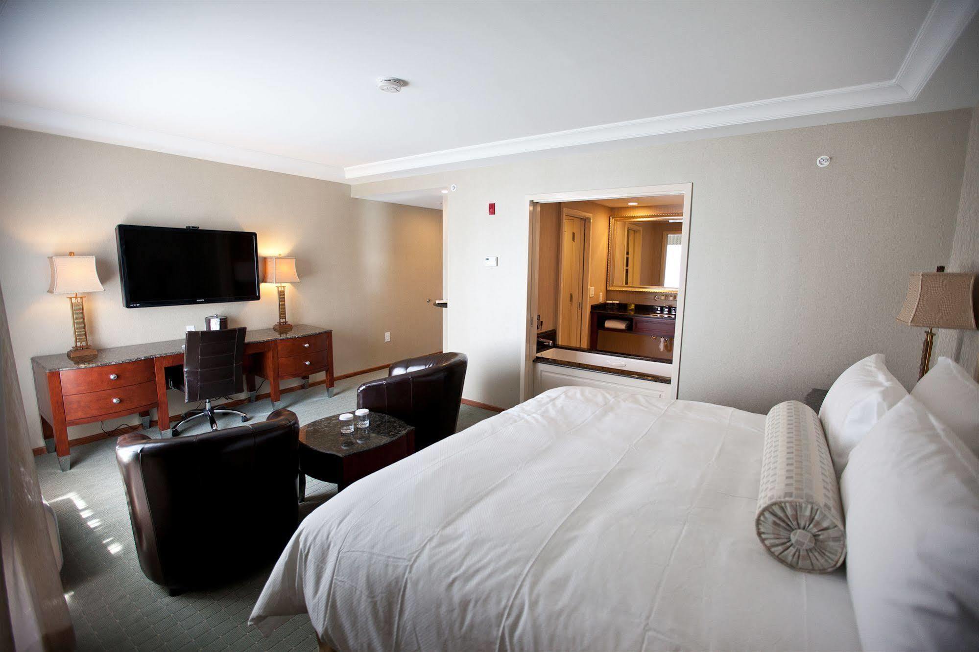Town & Country Inn And Suites Чарлстон Екстер'єр фото