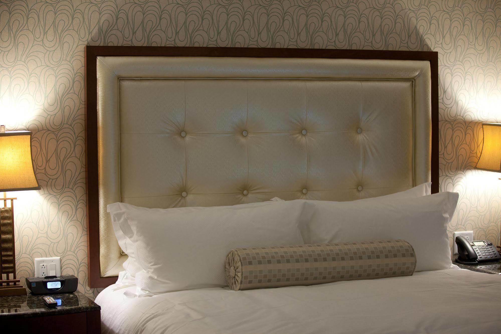 Town & Country Inn And Suites Чарлстон Екстер'єр фото